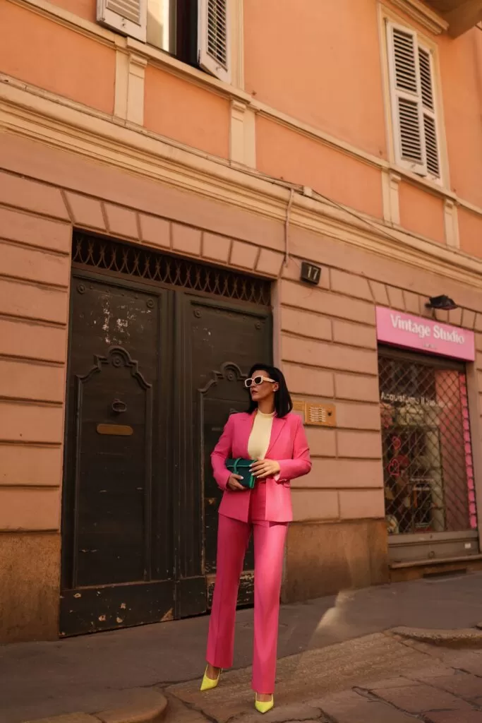 Różowy garnitur damski