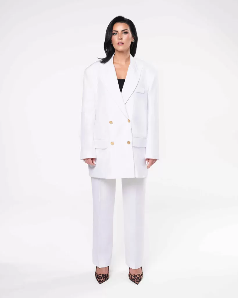 Biały damski garnitur