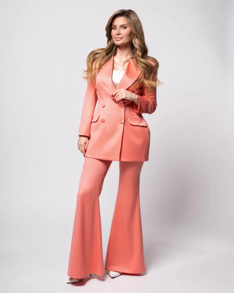Garnitur w odcieniu koralowym