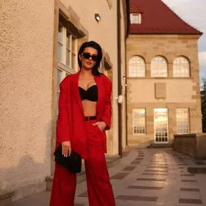 Czerwony garnitur damski