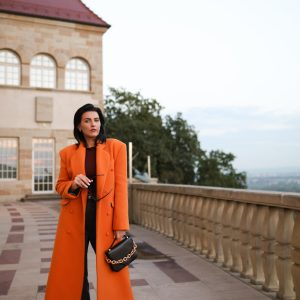 WEŁNIANY PŁASZCZ DAMSKI WEŁNIANY PŁASZCZ DAMSKI