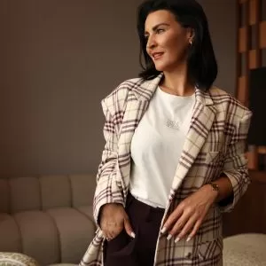 Marynarka w kratę bordową oversize