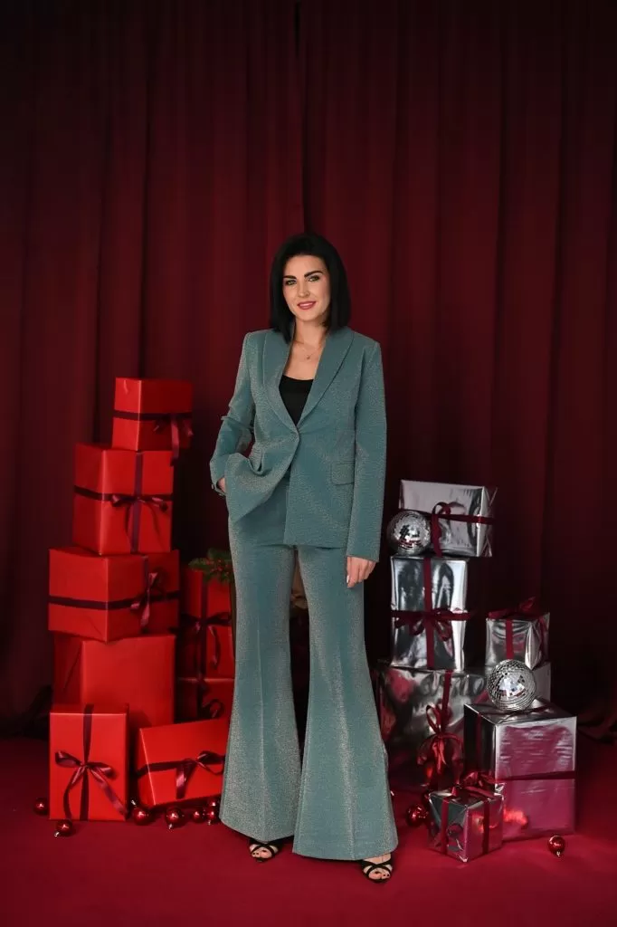 Zielony garnitur damski z brokatem